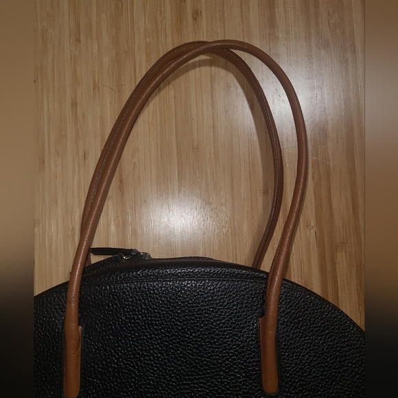 Cleo And Patek Italy Shoulder Bag - Picture 5 of 16